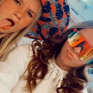 Meet your Posher, Thea